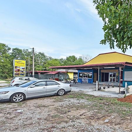 Oyo 90551 Zn Mix Homestay & Roomstay Kampung Raja 外观 照片