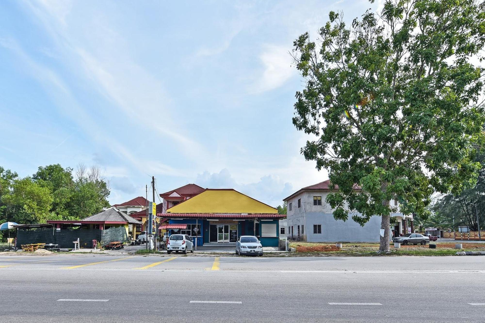 Oyo 90551 Zn Mix Homestay & Roomstay Kampung Raja 外观 照片
